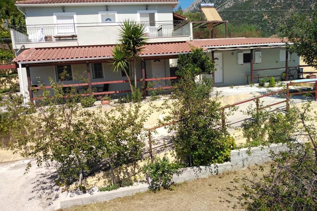 Apartment With Private Pool For Rent In Tzanata Kefalonia Dhimisianata Exterior photo
